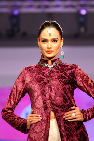 Zara Shahjahan's collection at Veet Celebration of Beauty 09