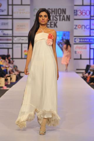 Ayesha & Somaiya at Fashion Pakistan Week 2012 Day 2