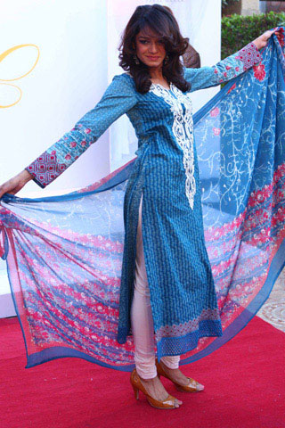 Crescent Summer Lawn Fashion Show 2012 in Karachi