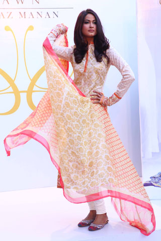 Crescent Summer Lawn Fashion Show 2012 in Karachi