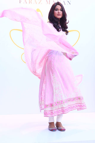 Crescent Summer Lawn Fashion Show 2012 in Karachi