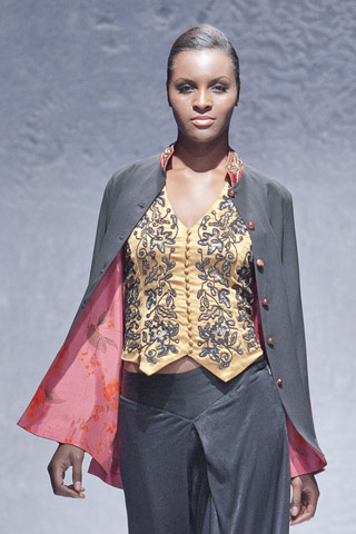 Maheen Khan at Pakistan Fashion Week London 2012