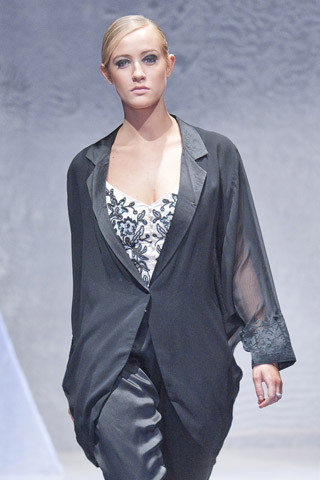 Maheen Khan at Pakistan Fashion Week London 2012