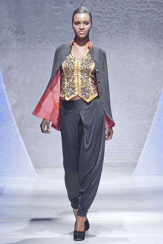 Maheen Khan at Pakistan Fashion Week London 2012 Day 2