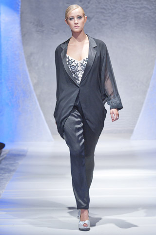 Maheen Khan at Pakistan Fashion Week London 2012 Day 2