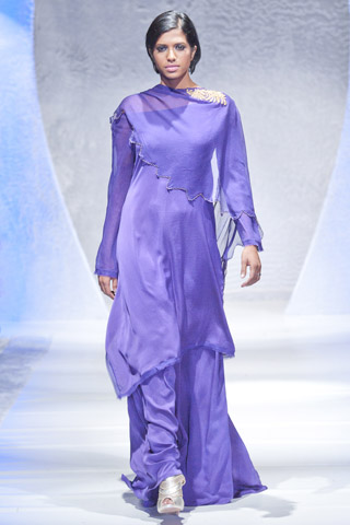 Maheen Khan at Pakistan Fashion Week London 2012 Day 2