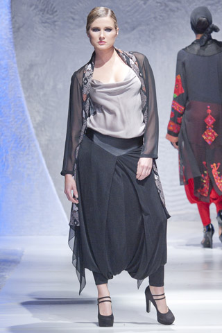 Maheen Khan at Pakistan Fashion Week London 2012 Day 2