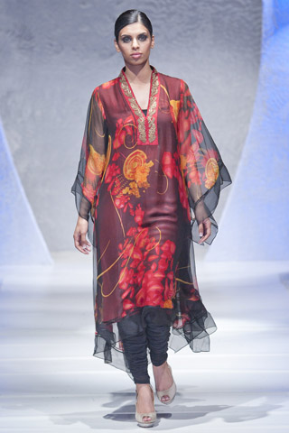 Maheen Khan at Pakistan Fashion Week London 2012 Day 2