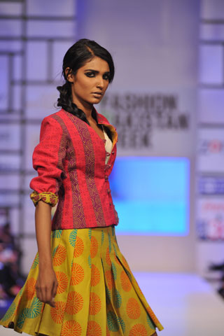 Warda Saleem at Fashion Pakistan Week 2012 Day 3