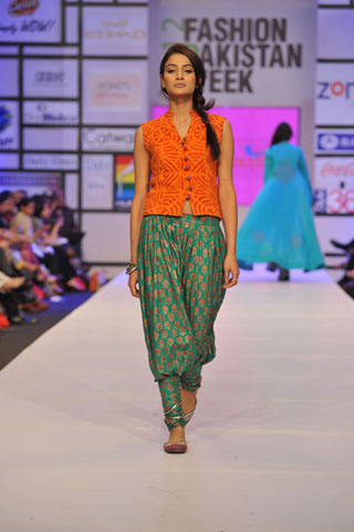 Warda Saleem at Fashion Pakistan Week 2012 Day 3