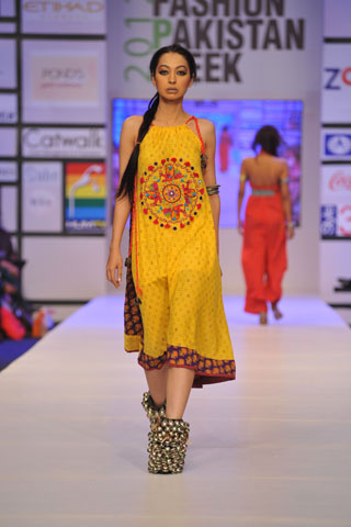 Warda Saleem at Fashion Pakistan Week 2012 Day 3
