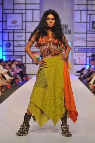 Warda Saleem at Fashion Pakistan Week 2012 Day 3