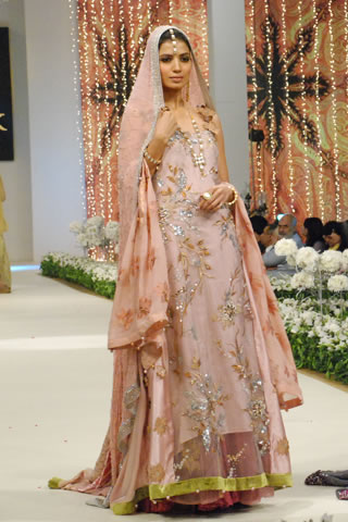 Bina Sultan (BNS) at Pantene Bridal Couture Week 2011