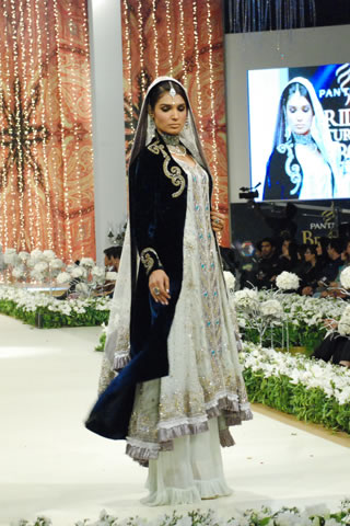 BNS Bina Sultan at Pantene Bridal Couture Week 2011