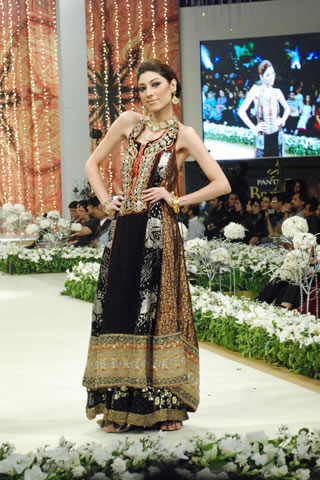BNS Bina Sultan at Pantene Bridal Couture Week 2011
