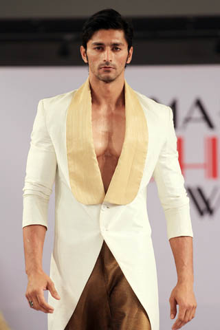 Munib Nawaz Collection at Islamabad Fashion Week A/W 2012