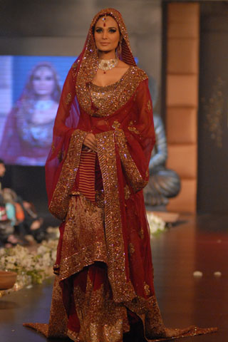 Sonia Azhar Collection PFDC L'Oreal Paris Bridal Week