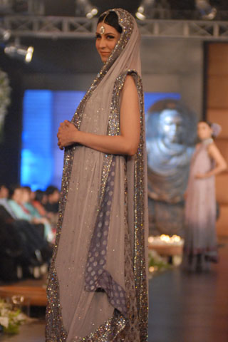 Sonia Azhar Bridal Collection at PFDC L'Oreal Paris Bridal Week