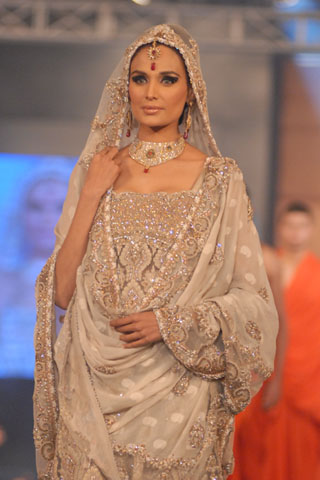 Sonia Azhar Bridal Collection - PFDC L'Oreal Paris Bridal Week