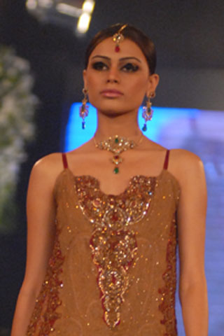 Sonia Azhar Collection PFDC L'Oreal Paris Bridal Week