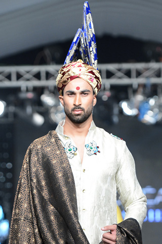 Ali Xeeshan Collection at L'Oreal Paris Bridal Week 2012