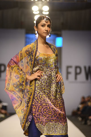 2014 Gul Ahmed Lamis Digital Silk FPW Collection