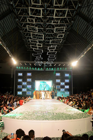 2014 Latest PFDC HSY Summer Collection Day 4