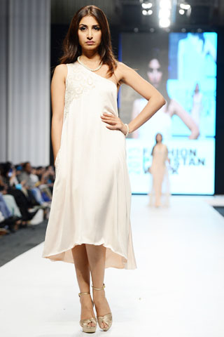 Hajra Hayat Collection at FPW 2013 Day 2