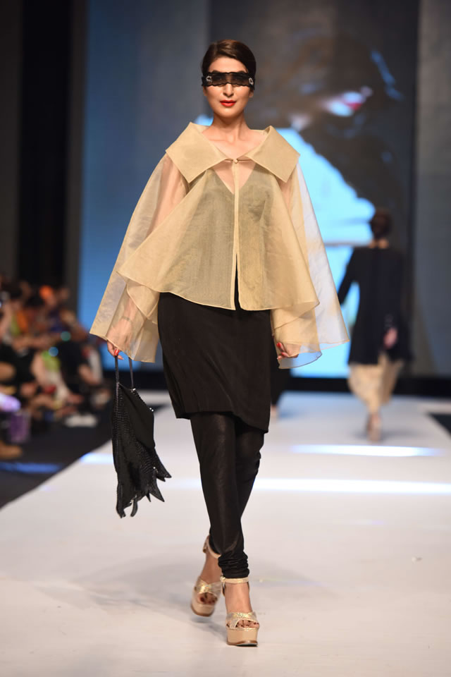 Maheen Khan FPW To Karachi with Love Collection