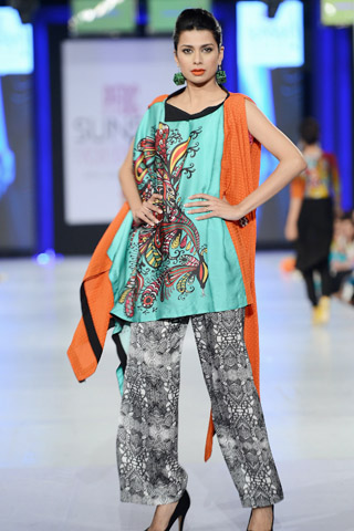 Wardha Saleem Collection at PFDC SFW Day 4