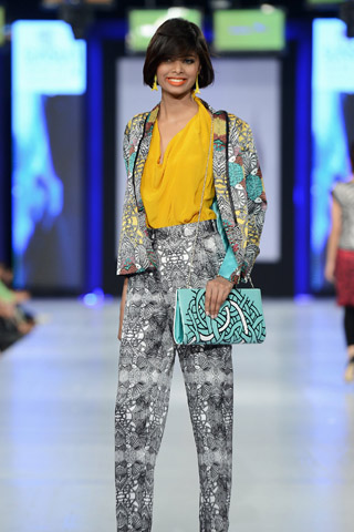 Wardha Saleem Collection at PFDC SFW Day 4