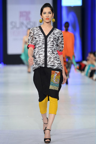 Wardha Saleem Collection at PFDC SFW Day 4