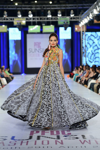 Wardha Saleem Collection at PFDC SFW Day 4