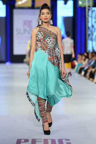 Wardha Saleem Collection at PFDC SFW Day 4