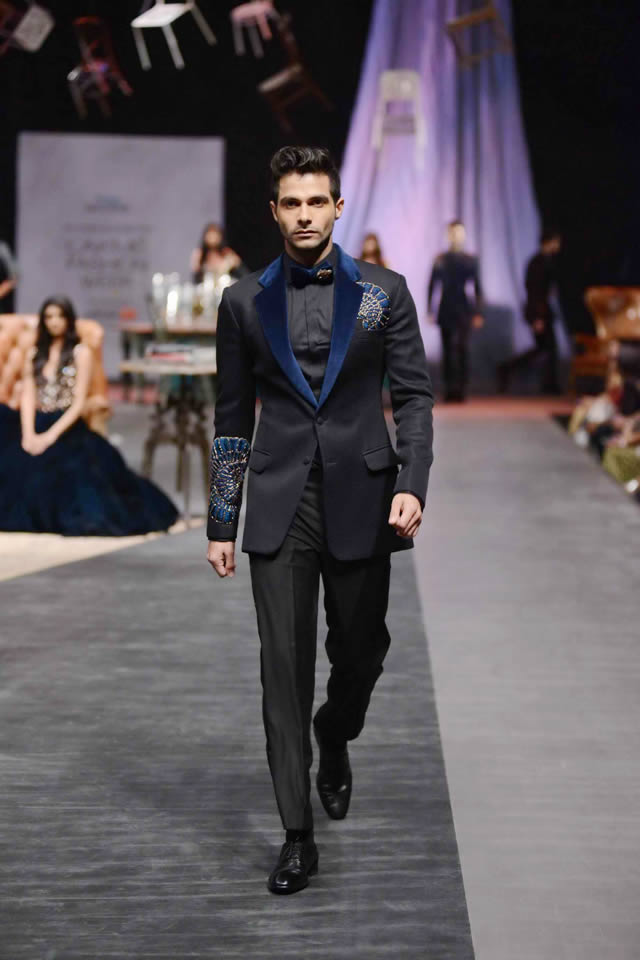 Ranbir Kapoor unveils Manish Malhotra's Menswear Line at LFW W/F 15