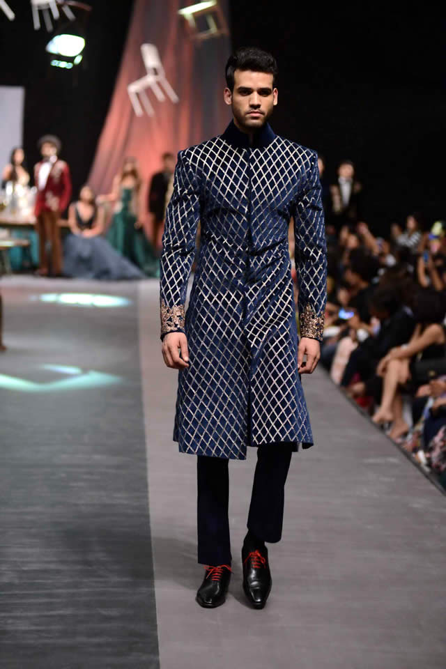 indo western dresses for mens by manish malhotra