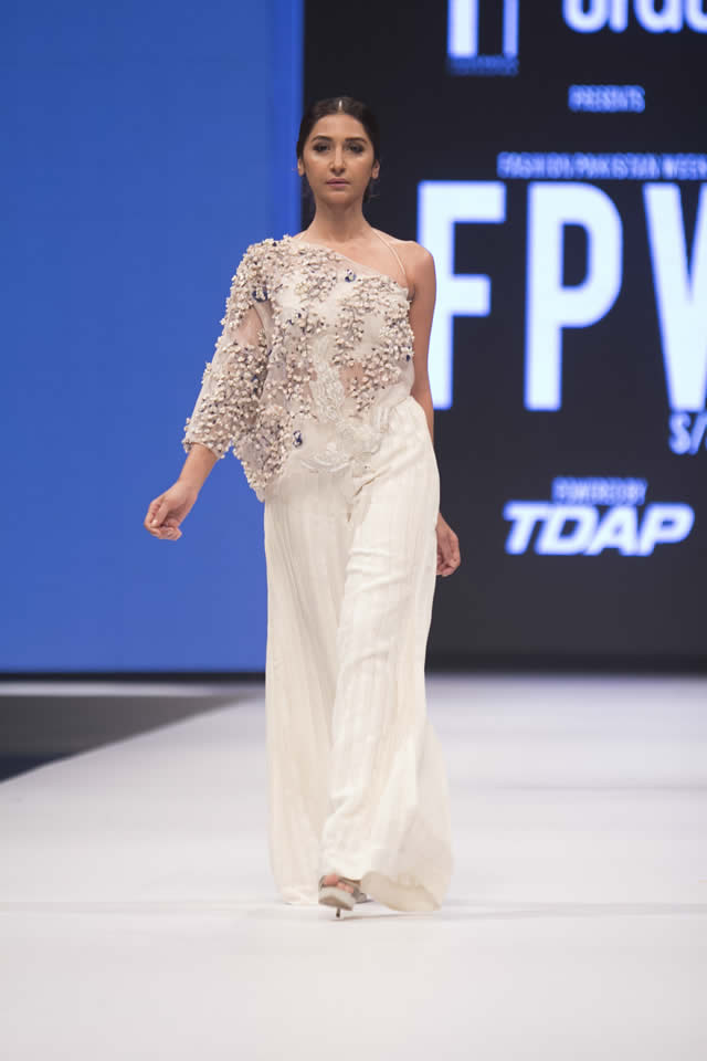 Nida Azwer Dresses Fashion Pakistan Week 2016 Images