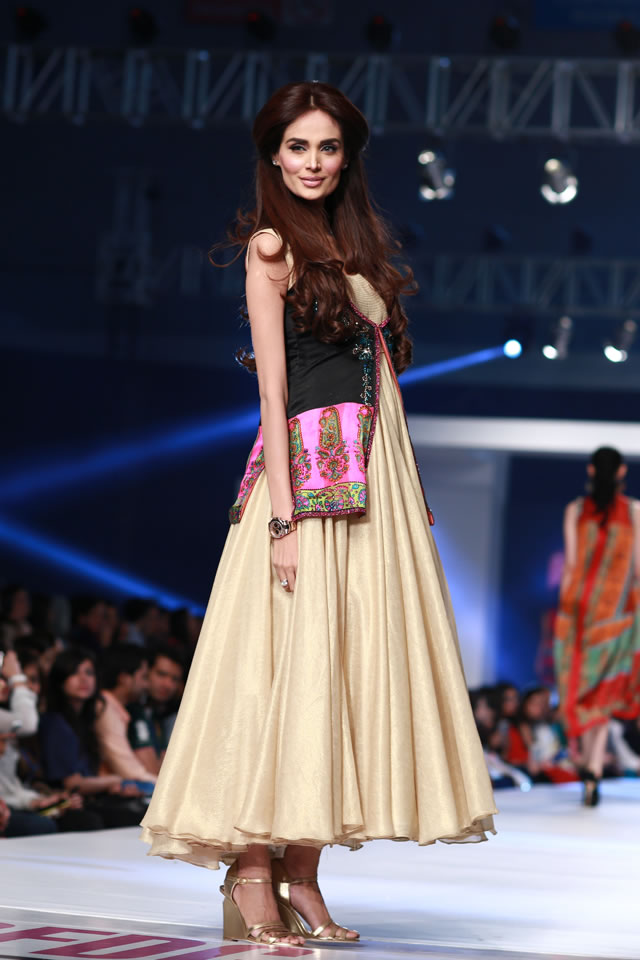 2015 SHIRIN HASSAN â€˜ROCK N ROLLAâ€™ PFDC Collection