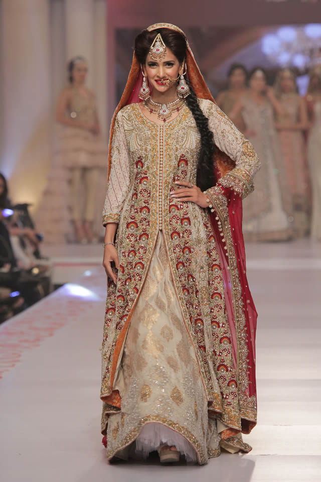 Sarah Gandapur at Telenor Bridal Couture Week 2015