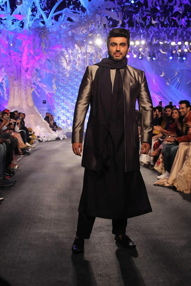 2016 LFW Manish Malhotra Dresses Gallery