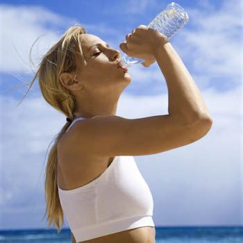 10 Health Benefits of Drinking Water in Summer