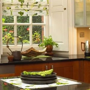 How To Decorate Your Kitchen Window