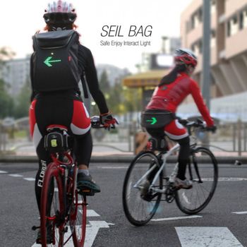 Seil Bag Puts Customizable Turn Signals on Your Backpack