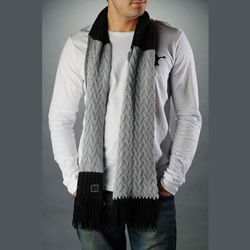 Men can fight Pakistani winter with a colorful scarf!