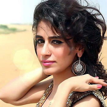 Pakistani Model & Actress Alishba Yousuf