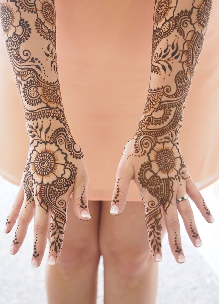 Diagonal Floral Mehendi