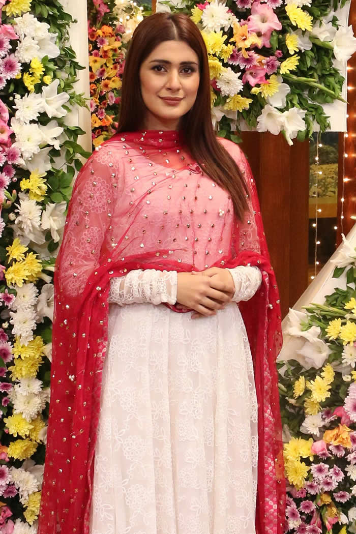 Kubra Khan Photos