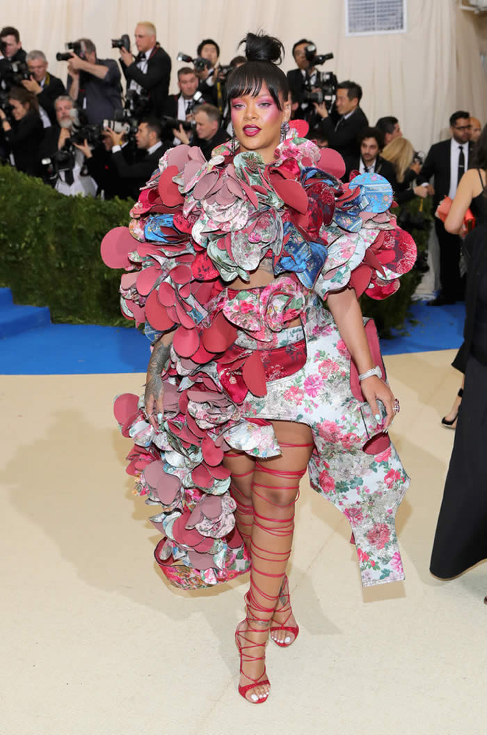 YAS: Rihanna in Comme des Garçons