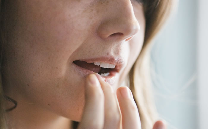 Honey for exfoliating your dry lips