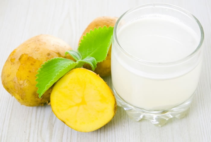 Potato juice for naturally bleaching upper lip hair